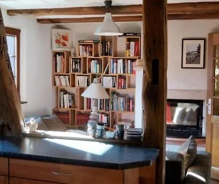 Au Petit Ruisseau-etage Et Combles-maison Alsacienne 4 Personnes 4 Nuitees Minimum 度假居