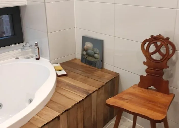 Au Petit Ruisseau-etage Et Combles-maison Alsacienne 4 Personnes 4 Nuitees Minimum